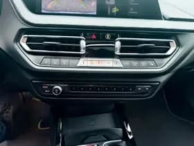 BMW 1-serie 118i High Executive Edition, Panoramadak,Apple Carplay/Android,Stoelverwarming,Navigatie,Achteruitrij camera thumbnail 23