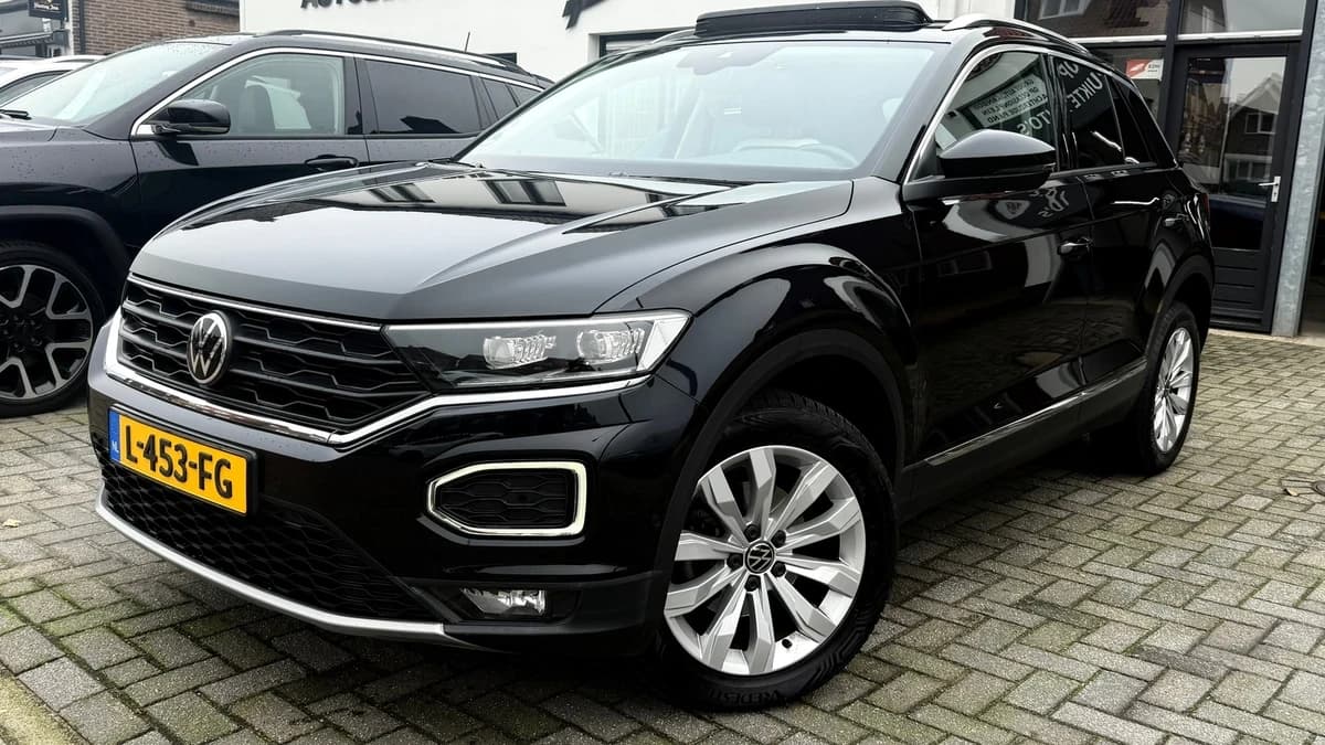 Volkswagen T-Roc 1.5 TSI Sport,Panoramadak,Trekhaak,Apple Carplay/Android,L.M.Velgen — foto 1