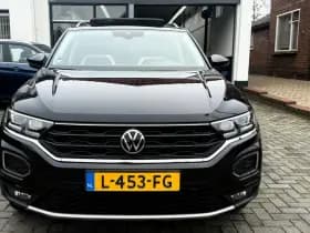 Volkswagen T-Roc 1.5 TSI Sport,Panoramadak,Trekhaak,Apple Carplay/Android,L.M.Velgen thumbnail 2