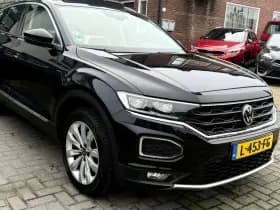 Volkswagen T-Roc 1.5 TSI Sport,Panoramadak,Trekhaak,Apple Carplay/Android,L.M.Velgen thumbnail 3