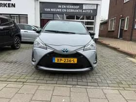 Toyota Yaris 1.5 Hybrid Bi-Tone Plus, Panoramadak,Navigatie,Achteruitrij camera,Climate control thumbnail 2