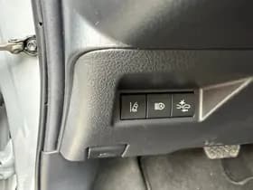 Toyota Yaris 1.5 Hybrid Bi-Tone Plus, Panoramadak,Navigatie,Achteruitrij camera,Climate control thumbnail 13