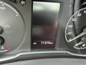 Toyota Yaris 1.5 Hybrid Bi-Tone Plus, Panoramadak,Navigatie,Achteruitrij camera,Climate control thumbnail 16