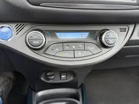 Toyota Yaris 1.5 Hybrid Bi-Tone Plus, Panoramadak,Navigatie,Achteruitrij camera,Climate control thumbnail 18