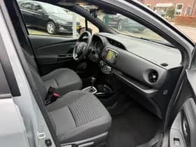 Toyota Yaris 1.5 Hybrid Bi-Tone Plus, Panoramadak,Navigatie,Achteruitrij camera,Climate control thumbnail 24