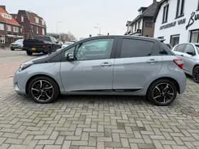 Toyota Yaris 1.5 Hybrid Bi-Tone Plus, Panoramadak,Navigatie,Achteruitrij camera,Climate control thumbnail 4