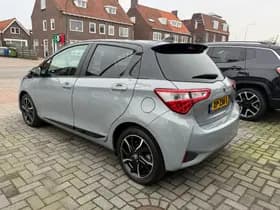 Toyota Yaris 1.5 Hybrid Bi-Tone Plus, Panoramadak,Navigatie,Achteruitrij camera,Climate control thumbnail 5