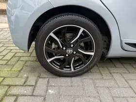 Toyota Yaris 1.5 Hybrid Bi-Tone Plus, Panoramadak,Navigatie,Achteruitrij camera,Climate control thumbnail 8