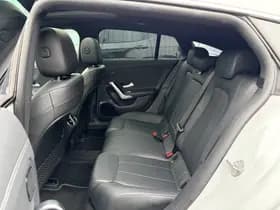 Mercedes-Benz CLA-klasse Shooting Brake 180 Business Solution Luxury,Schuif/kanteldak,AMG-stuurwiel,stoelverwarming,Vol leder thumbnail 11