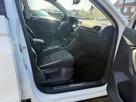 Volkswagen Tiguan 1.5 TSI ACT Highline R-Line, Panoramadak,Stoelverwarming,Apple Carplay/Android thumbnail 28