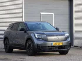 Ford Explorer 79 kWh 340pk AWD Premium 'Black Edition' | AGR stoelen | Trekhaak | Origineel Nederlands | Magnetic Grey thumbnail 3
