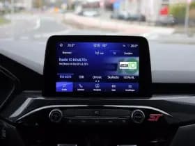 Ford Kuga 2.5 PHEV e-CVT 225pk ST-Line X I Trekhaak I NL auto Lucid Red thumbnail 13