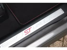 Ford Explorer thumbnail 16