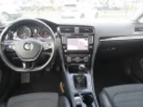 Volkswagen Golf thumbnail 44