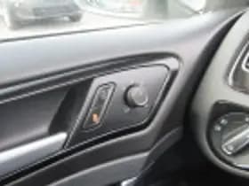 Volkswagen Golf thumbnail 57