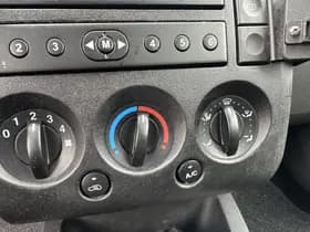 Ford Fiesta 1.4 16V First Edition 5drs thumbnail 17