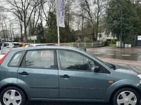 Ford Fiesta 1.4 16V First Edition 5drs thumbnail 5