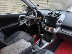 Toyota RAV4 thumbnail 4