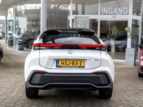 Toyota C-HR 1.8 Full Hybrid First Edition | Bi-Tone | Apple carplay | Stoel en Stuurverwarming | PDC | Navigatie | Adaptieve cruise | Achter thumbnail 11