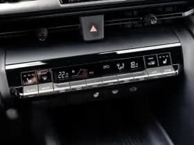 Toyota C-HR 1.8 Full Hybrid First Edition | Bi-Tone | Apple carplay | Stoel en Stuurverwarming | PDC | Navigatie | Adaptieve cruise | Achter thumbnail 17