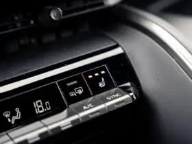 Toyota C-HR 1.8 Full Hybrid First Edition | Bi-Tone | Apple carplay | Stoel en Stuurverwarming | PDC | Navigatie | Adaptieve cruise | Achter thumbnail 18