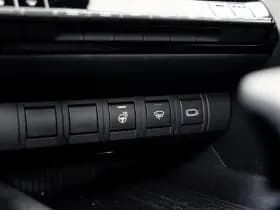 Toyota C-HR 1.8 Full Hybrid First Edition | Bi-Tone | Apple carplay | Stoel en Stuurverwarming | PDC | Navigatie | Adaptieve cruise | Achter thumbnail 19