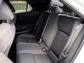 Toyota C-HR 1.8 Full Hybrid First Edition | Bi-Tone | Apple carplay | Stoel en Stuurverwarming | PDC | Navigatie | Adaptieve cruise | Achter thumbnail 27