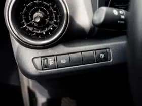 Toyota C-HR 1.8 Full Hybrid First Edition | Bi-Tone | Apple carplay | Stoel en Stuurverwarming | PDC | Navigatie | Adaptieve cruise | Achter thumbnail 28