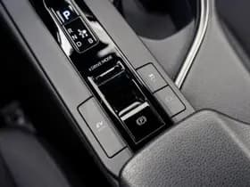 Toyota C-HR 1.8 Full Hybrid First Edition | Bi-Tone | Apple carplay | Stoel en Stuurverwarming | PDC | Navigatie | Adaptieve cruise | Achter thumbnail 29