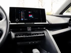 Toyota C-HR 1.8 Full Hybrid First Edition | Bi-Tone | Apple carplay | Stoel en Stuurverwarming | PDC | Navigatie | Adaptieve cruise | Achter thumbnail 4