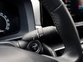 Toyota C-HR 1.8 Full Hybrid First Edition | Bi-Tone | Apple carplay | Stoel en Stuurverwarming | PDC | Navigatie | Adaptieve cruise | Achter thumbnail 31