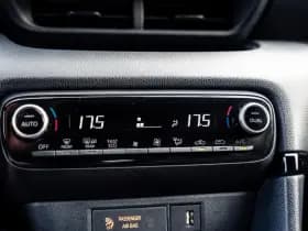 Toyota Yaris 1.5 Hybrid Style Bi-Tone | Climate control | Automaat | Adaptive cruise control | Achteruitrijcamera | 4 Seizoenen banden | 10 j thumbnail 17