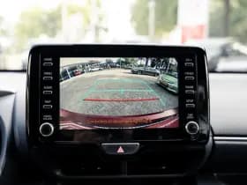 Toyota Yaris 1.5 Hybrid Style Bi-Tone | Climate control | Automaat | Adaptive cruise control | Achteruitrijcamera | 4 Seizoenen banden | 10 j thumbnail 21