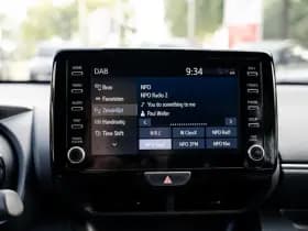 Toyota Yaris 1.5 Hybrid Style Bi-Tone | Climate control | Automaat | Adaptive cruise control | Achteruitrijcamera | 4 Seizoenen banden | 10 j thumbnail 23