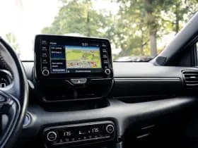 Toyota Yaris 1.5 Hybrid Style Bi-Tone | Climate control | Automaat | Adaptive cruise control | Achteruitrijcamera | 4 Seizoenen banden | 10 j thumbnail 4