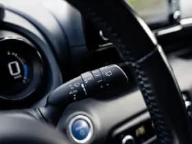 Toyota Yaris 1.5 Hybrid Style Bi-Tone | Climate control | Automaat | Adaptive cruise control | Achteruitrijcamera | 4 Seizoenen banden | 10 j thumbnail 32