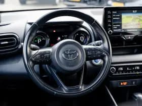 Toyota Yaris 1.5 Hybrid Style Bi-Tone | Climate control | Automaat | Adaptive cruise control | Achteruitrijcamera | 4 Seizoenen banden | 10 j thumbnail 6