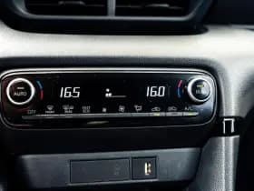 Toyota Yaris 1.5 Hybrid Style Bi-Tone | Climate control | Automaat | Adaptive cruise control | Achteruitrijcamera | 10 jaar garantie thumbnail 17