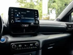 Toyota Yaris 1.5 Hybrid Style Bi-Tone | Climate control | Automaat | Adaptive cruise control | Achteruitrijcamera | 10 jaar garantie thumbnail 4