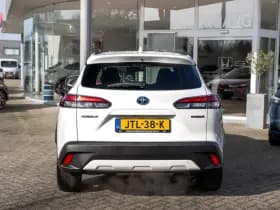 Toyota Corolla Cross 2.0 Full Hybrid Dynamic Automaat | Panoramadak | All Season banden | Adaptieve cruisecontrol | Stuurverwarming | Stoelverwarming thumbnail 11