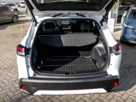 Toyota Corolla Cross 2.0 Full Hybrid Dynamic Automaat | Panoramadak | All Season banden | Adaptieve cruisecontrol | Stuurverwarming | Stoelverwarming thumbnail 12