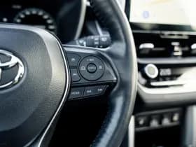 Toyota Corolla Cross 2.0 Full Hybrid Dynamic Automaat | Panoramadak | All Season banden | Adaptieve cruisecontrol | Stuurverwarming | Stoelverwarming thumbnail 16