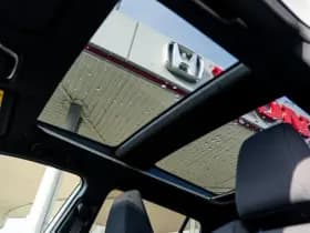 Toyota Corolla Cross 2.0 Full Hybrid Dynamic Automaat | Panoramadak | All Season banden | Adaptieve cruisecontrol | Stuurverwarming | Stoelverwarming thumbnail 19