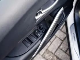 Toyota Corolla Cross 2.0 Full Hybrid Dynamic Automaat | Panoramadak | All Season banden | Adaptieve cruisecontrol | Stuurverwarming | Stoelverwarming thumbnail 23