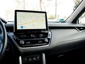 Toyota Corolla Cross 2.0 Full Hybrid Dynamic Automaat | Panoramadak | All Season banden | Adaptieve cruisecontrol | Stuurverwarming | Stoelverwarming thumbnail 4