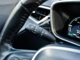 Toyota Corolla Cross 2.0 Full Hybrid Dynamic Automaat | Panoramadak | All Season banden | Adaptieve cruisecontrol | Stuurverwarming | Stoelverwarming thumbnail 31