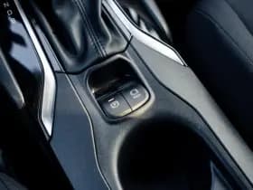 Toyota Corolla Cross 2.0 Full Hybrid Dynamic Automaat | Panoramadak | All Season banden | Adaptieve cruisecontrol | Stuurverwarming | Stoelverwarming thumbnail 33