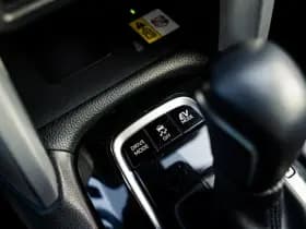 Toyota Corolla Cross 2.0 Full Hybrid Dynamic Automaat | Panoramadak | All Season banden | Adaptieve cruisecontrol | Stuurverwarming | Stoelverwarming thumbnail 34