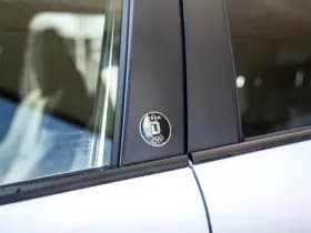 Toyota Corolla Cross 2.0 Full Hybrid Dynamic Automaat | Panoramadak | All Season banden | Adaptieve cruisecontrol | Stuurverwarming | Stoelverwarming thumbnail 36