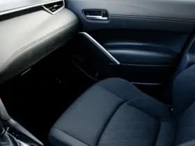 Toyota Corolla Cross 2.0 Full Hybrid Dynamic Automaat | Panoramadak | All Season banden | Adaptieve cruisecontrol | Stuurverwarming | Stoelverwarming thumbnail 39